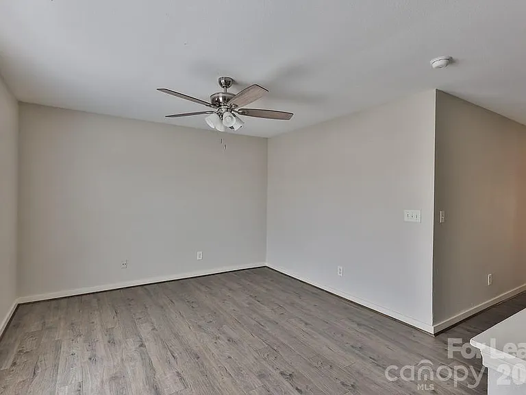 8946 Chalkstone Rd — Photo 26