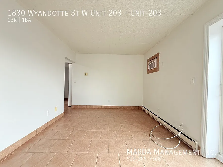 Building Photo - 1830 Wyandotte St W #203