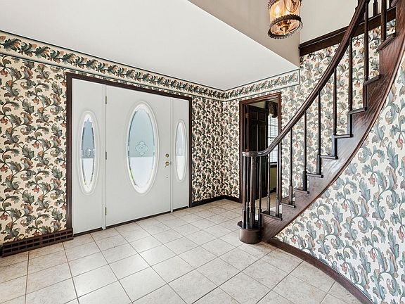 3rd image of 59567 Spicewood Dr