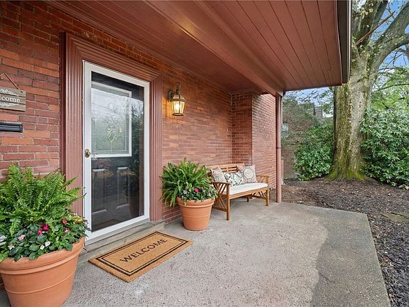 2nd image of 1648 Jamestown Pl