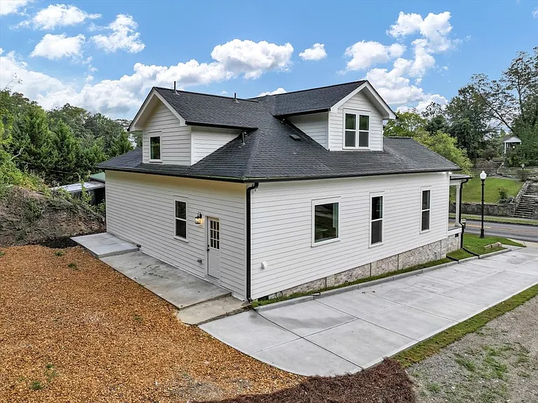 212 S Broad St SW — Photo 57