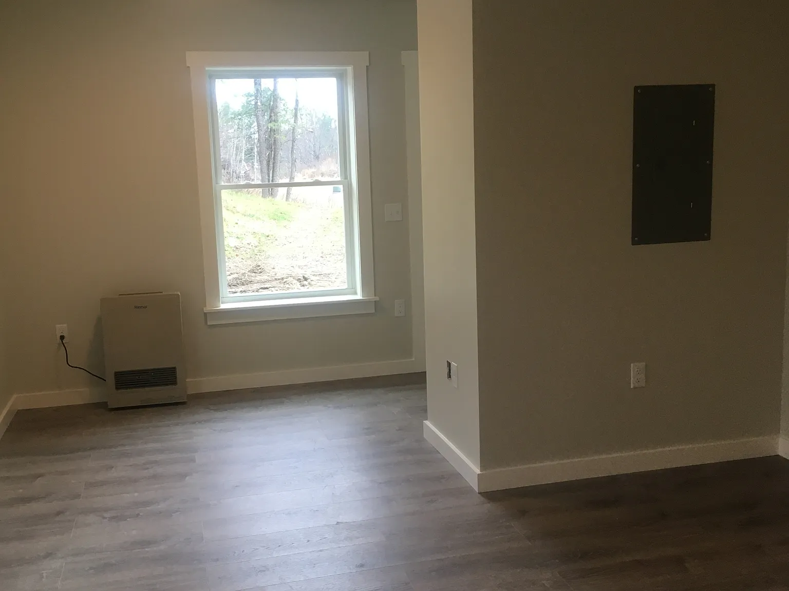 93 Riverview Apartment - 24 — Photo 3