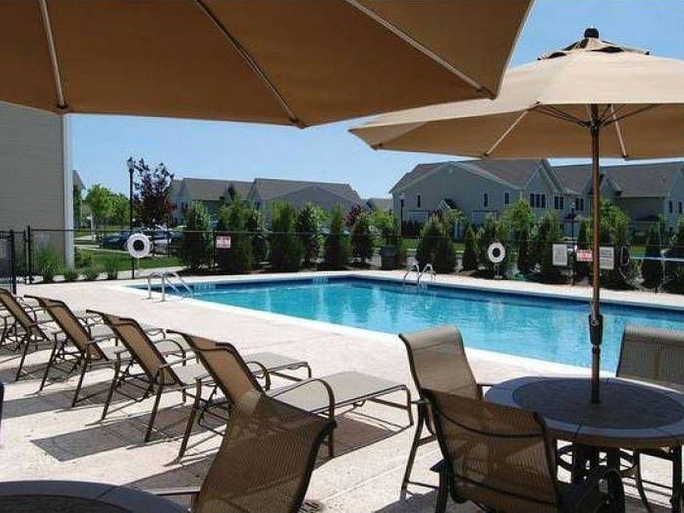 Fairfield Broadway Knolls At Holbrook Apartment Rentals Holbrook, NY