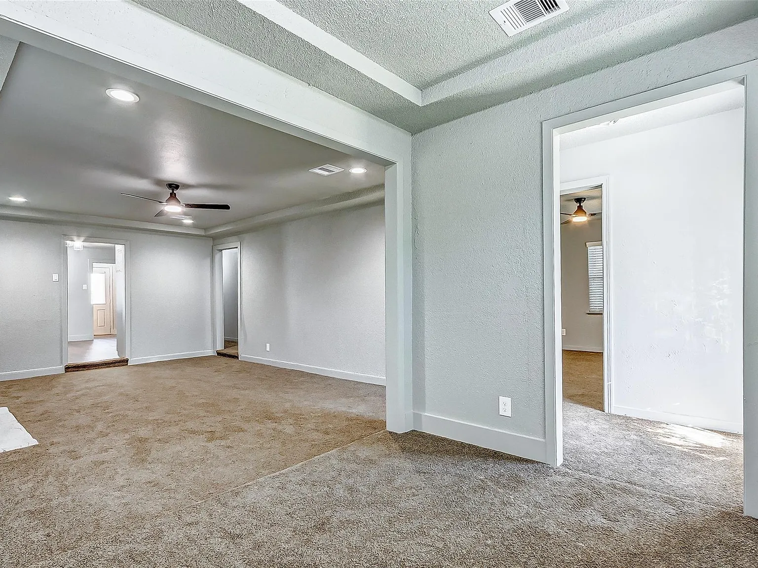 3 bed, 2.0 bath, 1460 sqft, $2,200 — Photo 2
