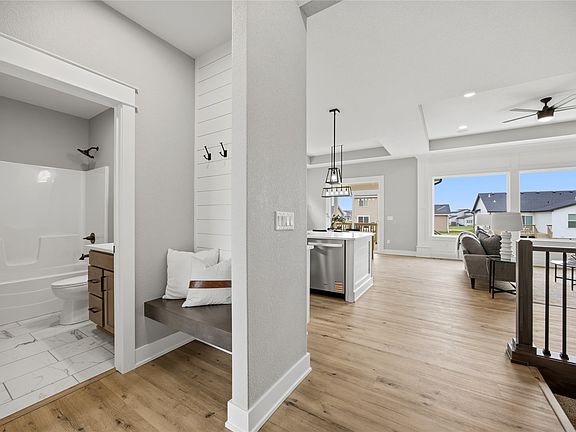 3rd image of 708 NE Doe Pointe Dr