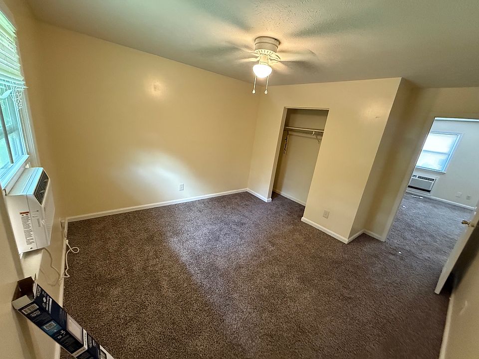 1st image of 406 Turpin Dr #4