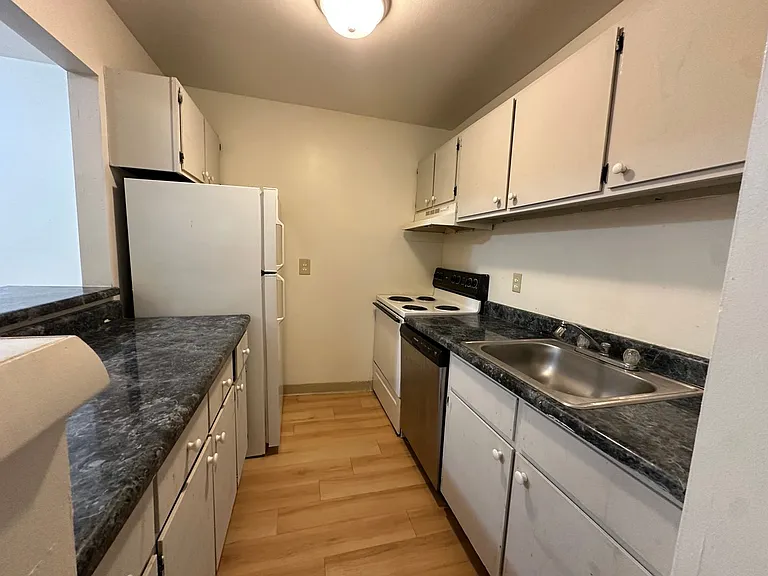 University Park Apartments near Cornell University — Photo 426