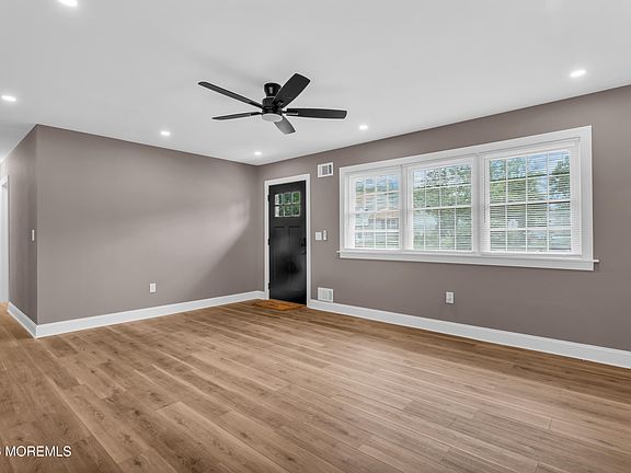 5th image of 23 Georgetown Boulevard