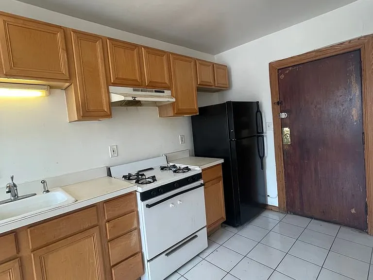 4022 W Montrose Ave — Photo 5