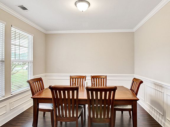 5th image of 1073 Woodland Dr