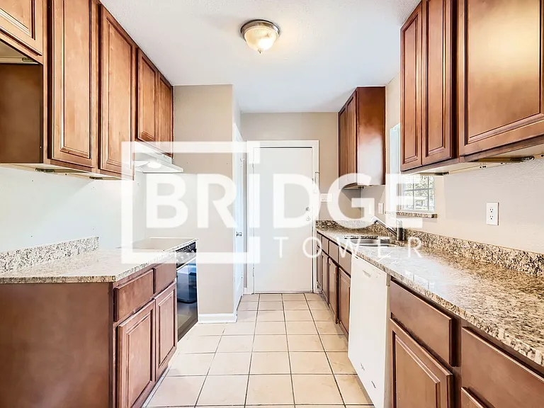 224 E Boyd St — Photo 6