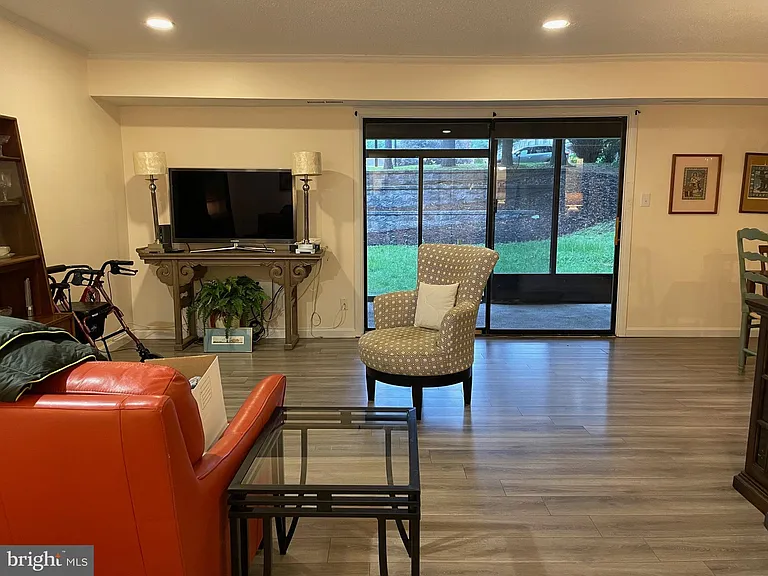 6 Longstream Ct #T2 — Photo 3