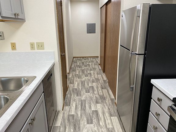 5th image of 812 NE 42nd St #202