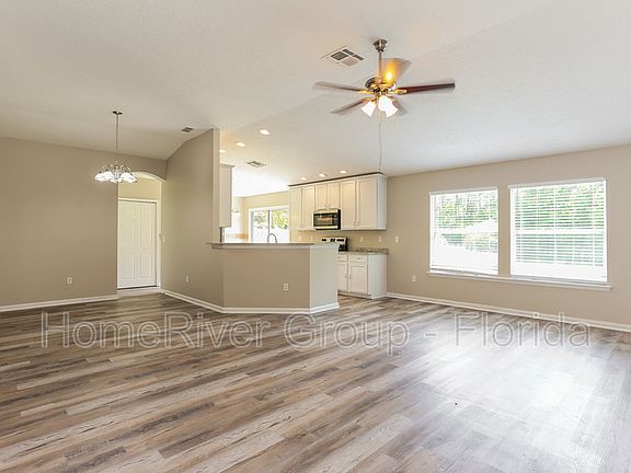 3rd image of 2815 Woodstone Dr