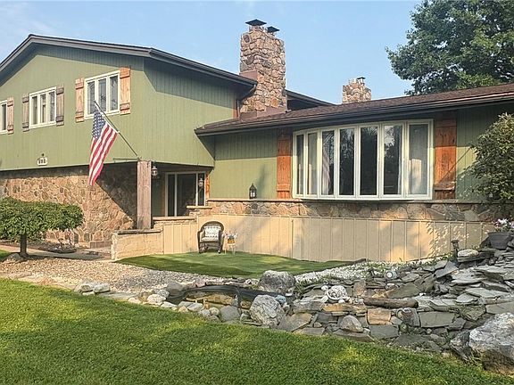 4th image of 987 N Hewitt Dr
