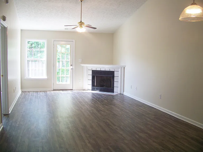 108 Christopher Ct — Photo 3