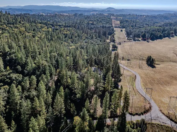 10440 Tabeaud Rd, Pine Grove, CA 95665