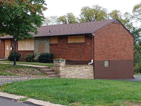 2nd image of 3067 Woodridge Dr