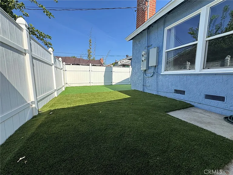 19939 Saticoy St — Photo 23