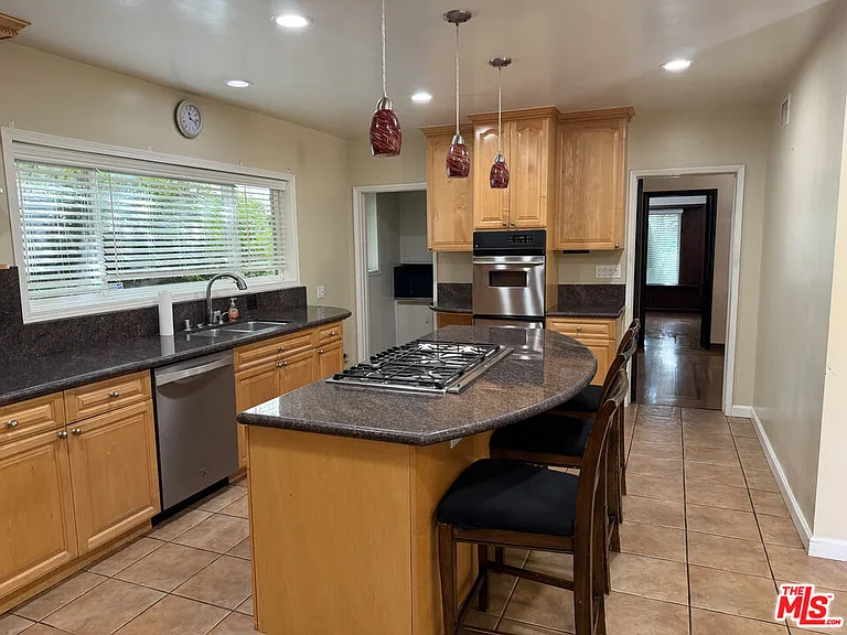1861 W Mountain St — Photo 12