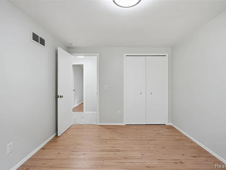 1880 Welling Dr — Photo 29