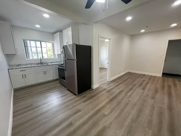 7450 Byron Ave #5 — Photo 3