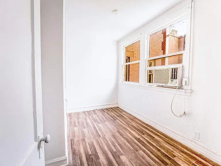 1014 N Oregon — Photo 15