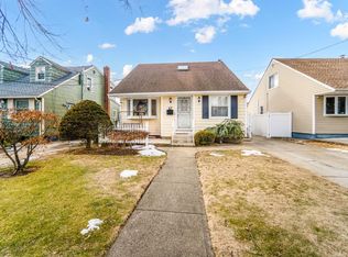 49 Perry St, Hempstead, NY 11550