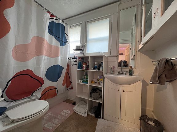 3rd image of 717 Willey St