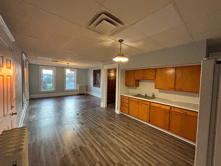323 W High St #B — Photo 2