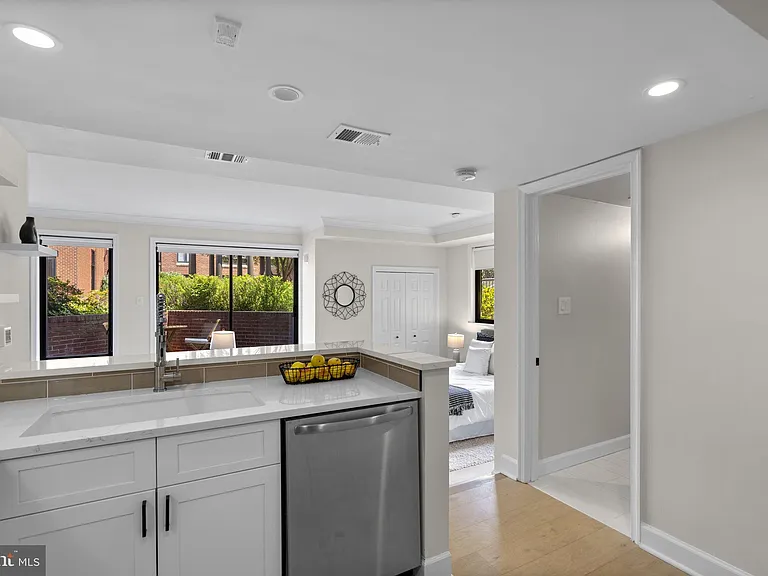 1080 Wisconsin Ave NW #1003 — Photo 3