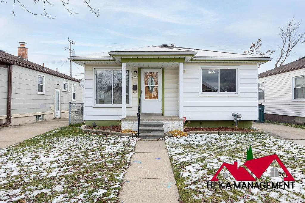 3 bed, 900 sqft, $1,400 — Photo 1
