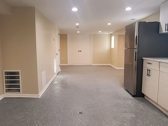 3rd image of 3658 W Cortland St #G