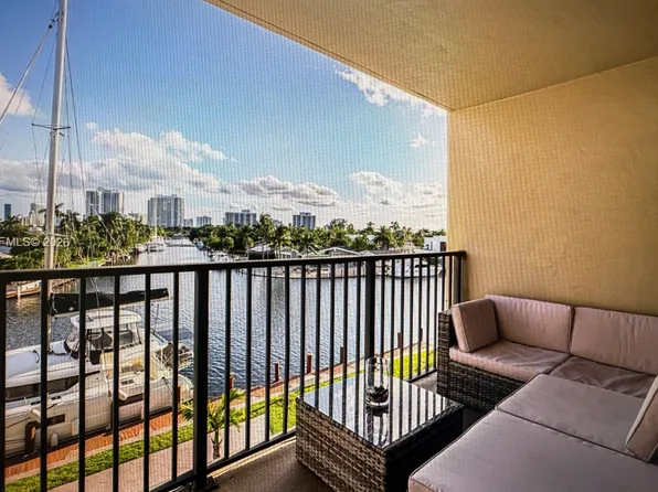 301 Golden Isles Dr #43, Hallandale, FL 33009