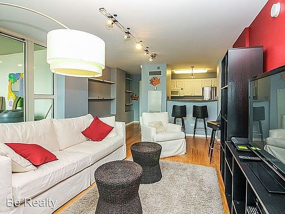 4th image of 345 N Lasalle St #803