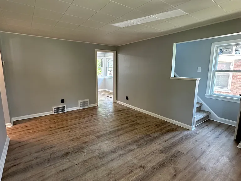 18413 Waterbury Ave — Photo 4