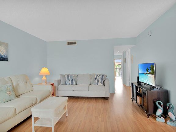 4th image of 700 Village Green Ct APT 312