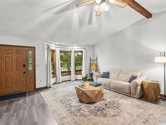 3rd image of 10 Paradise Ln