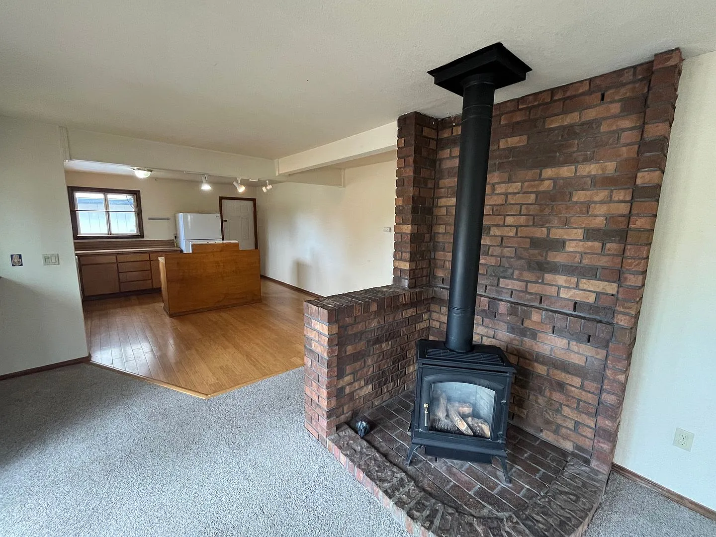 Charming 3 Bed/2 Bath on Bend's Westside - 13th Street — Photo 3