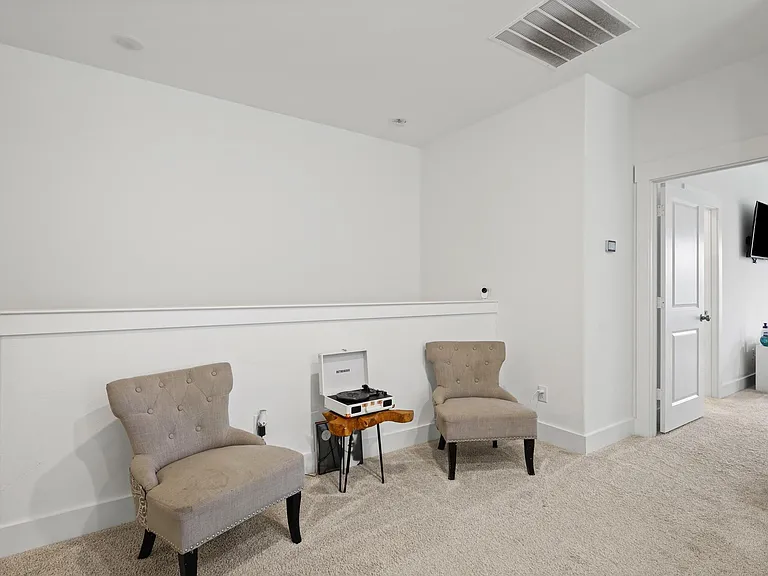 1013 Carnation Dr — Photo 25