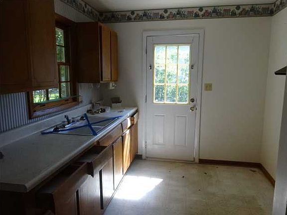 3rd image of 2682 Orchid Ave