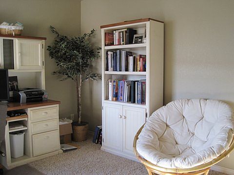 Large Bedroom/Office/Nursery