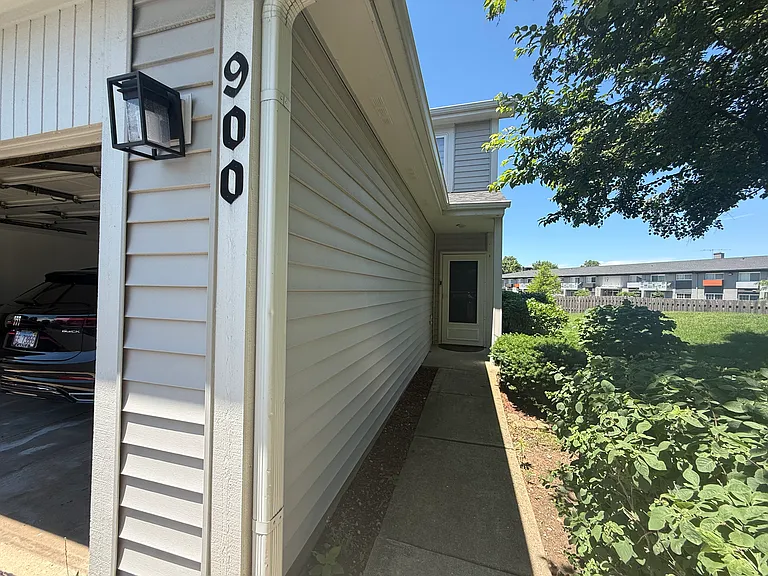 900 Ashley Ct — Photo 14