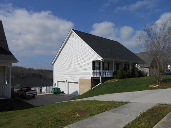 2nd image of 870 Fuller Glen Cir
