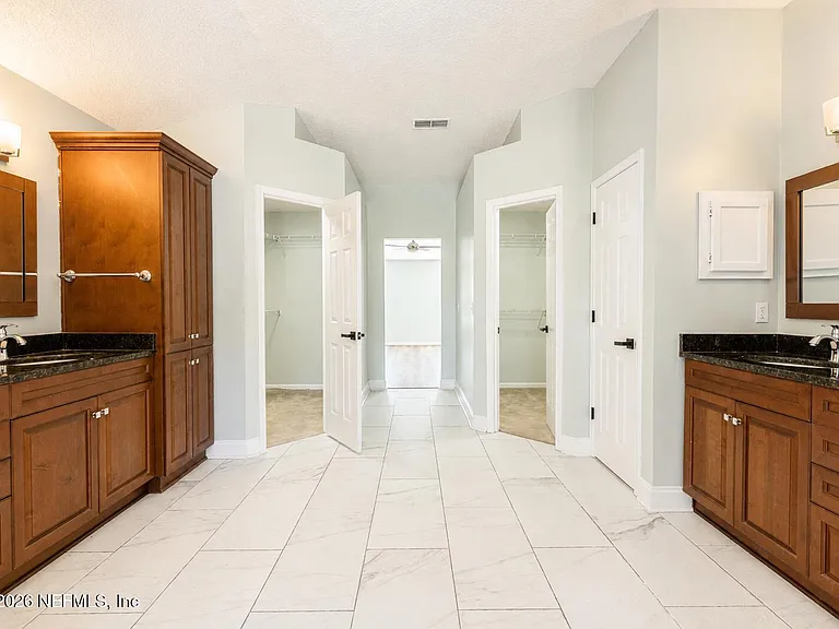 4635 Forest Glen Ct — Photo 9