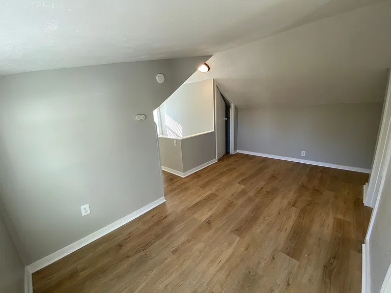 1025 S 28th St — Photo 16