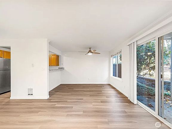 5th image of 10026 NE 127th Pl APT D-117