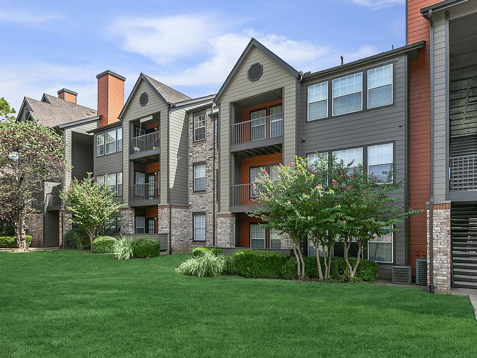 Exterior View of Apartments at 89 East