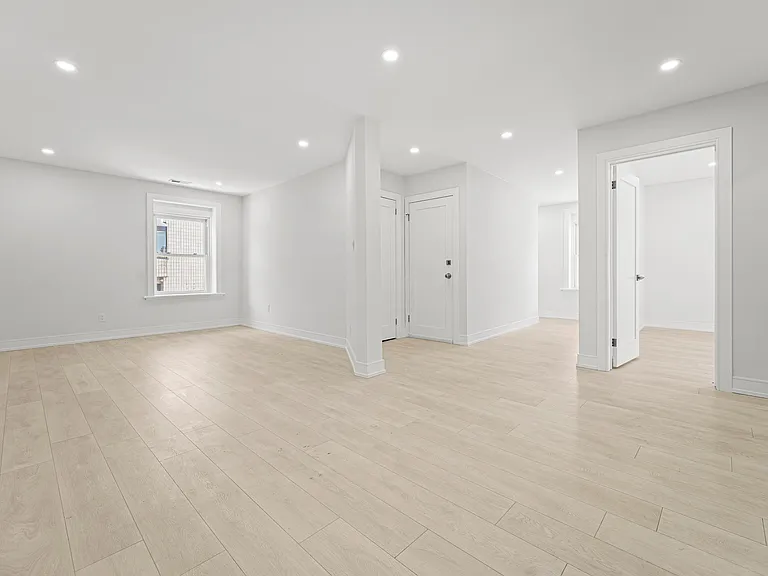 35 Wellington St #2L — Photo 7