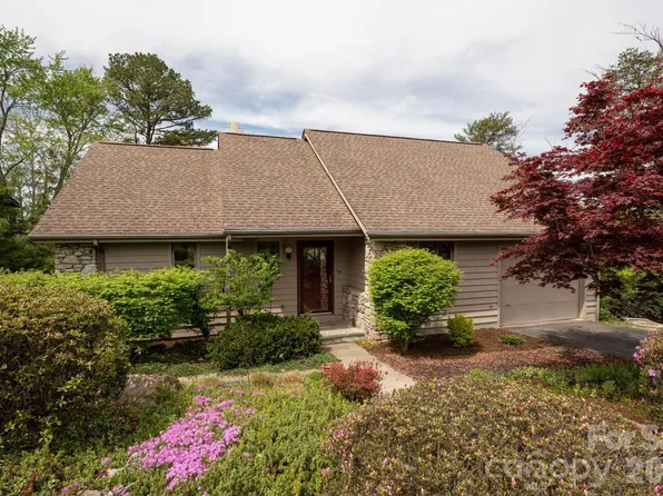 4 Zachary Ridge Rd, Asheville, NC 28804